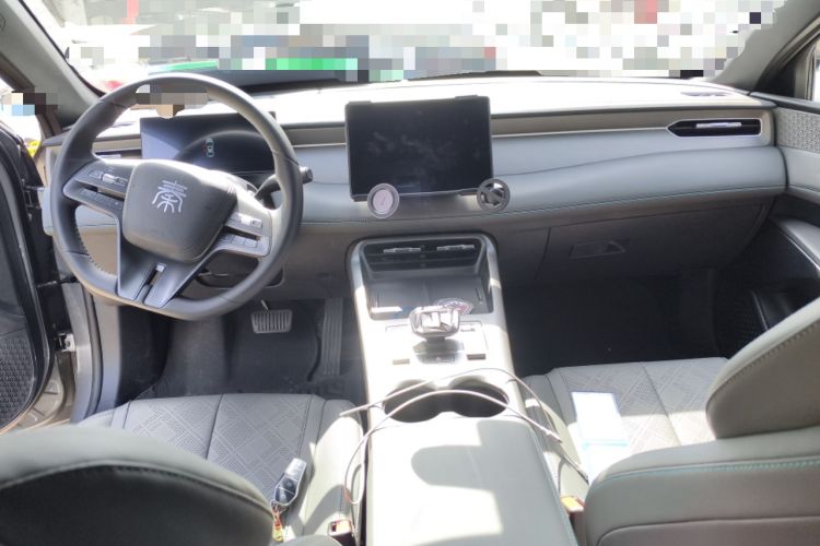 Used BYD Qin PLUS 2025 DM-i Smart Drive 55KM Leading Model Center Console