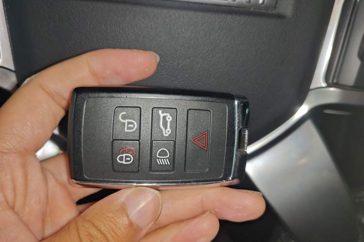 Used Land Rover Discovery 2021 360 PS R-Dynamic SE