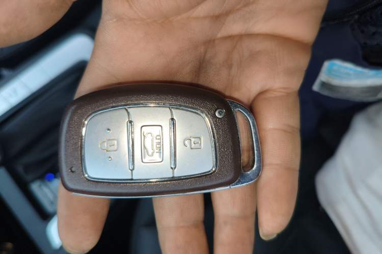 Used Hyundai Elantra (6th Generation / Lingdong) 2016 1.6L Automatic ZhiXuan · Luxury Version
