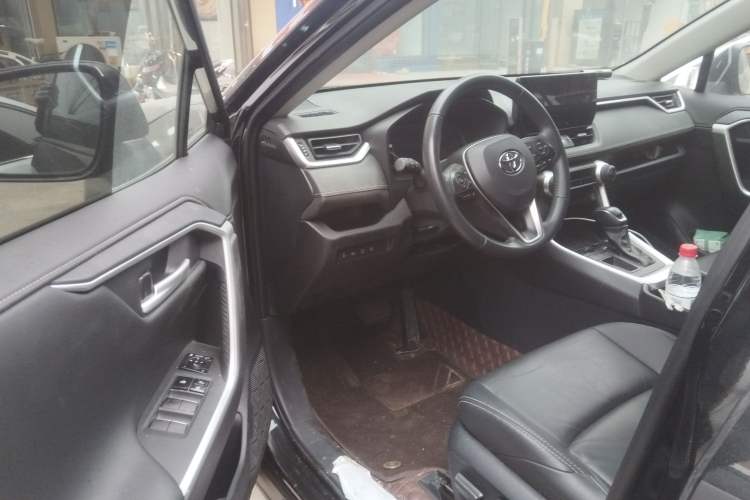 Used Toyota Wildlander 2023 2.0L CVT Two-Wheel Drive Luxury PLUS Edition Driver Seat