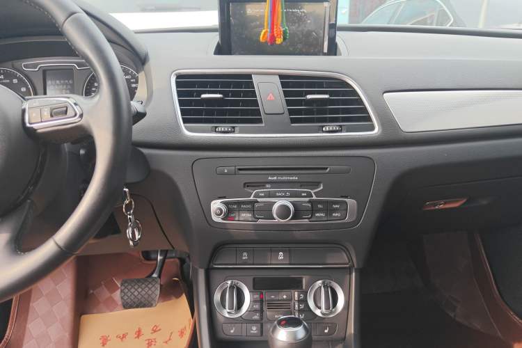 Used Audi Q3 2015 35 TFSI Comfort Model Audio And AC Panel