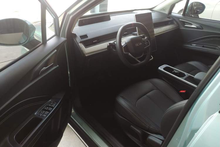 Used NETA V 2021 Standard Range Entertainment Version – Upgraded Model Driver Seat