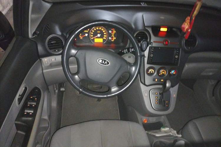 Used Kia Carens 2007 2.0L 7-Seater Comfort Edition Steering Wheel
