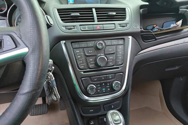 Used Buick Encore 2015 1.4T Automatic Two-Wheel Drive Urban Leading Model Audio And AC Panel