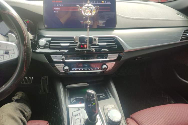 Used BMW 5 Series 2022 Restyled 530Li Luxury Edition M Sport Package Audio And AC Panel