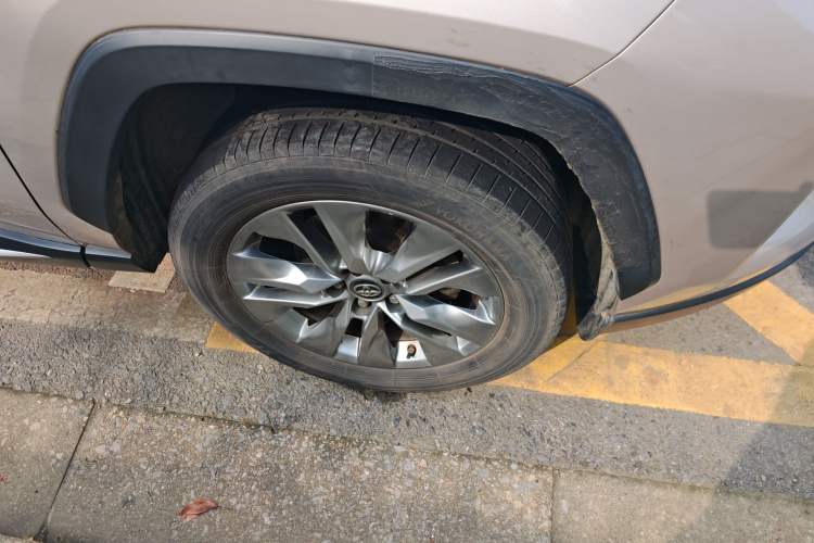 Used Toyota Wildlander 2021 2.0L CVT Two-Wheel Drive Luxury Edition Right Front Wheel Hub