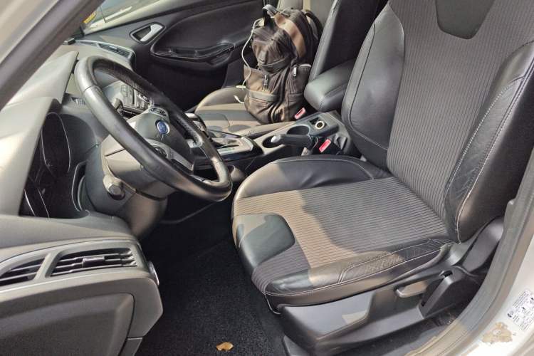 Used Ford Focus 2012 Sedan 1.6L Automatic Fashion Edition Left Front Seat