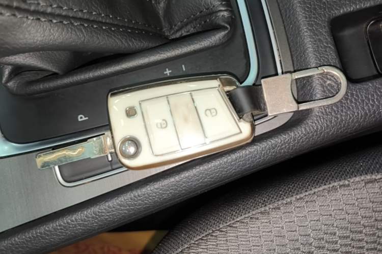 Used Volkswagen Golf 2017 1.6L Automatic Comfort Million-Vehicle Anniversary Edition Vehicle Key