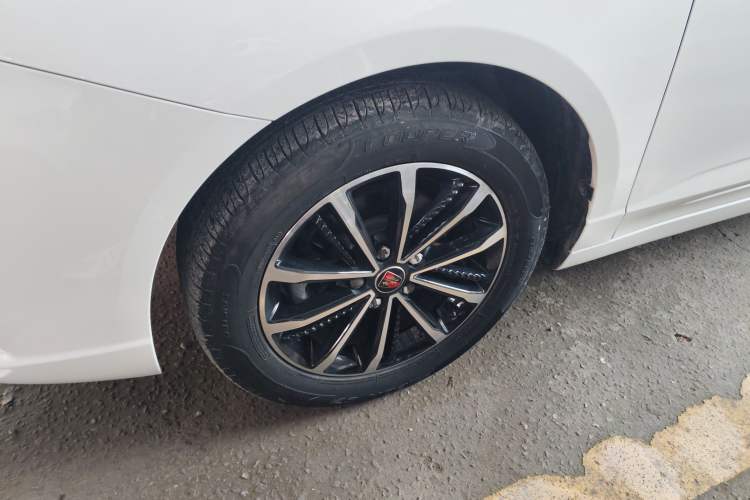 Used Roewe i5 2020 1.5L Automatic 4G Connect Luxury Flagship Edition

