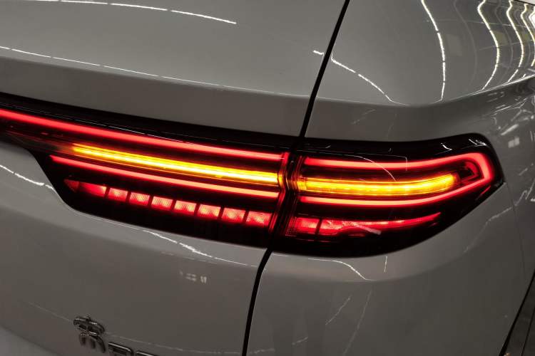 Used BYD Song Pro New Energy 2024 HONOR Edition DM-i 71KM Navigation Model
