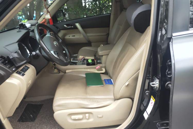 Used Toyota Highlander 2012 2.7L Two-Wheel Drive 7-Seater Luxury Edition
