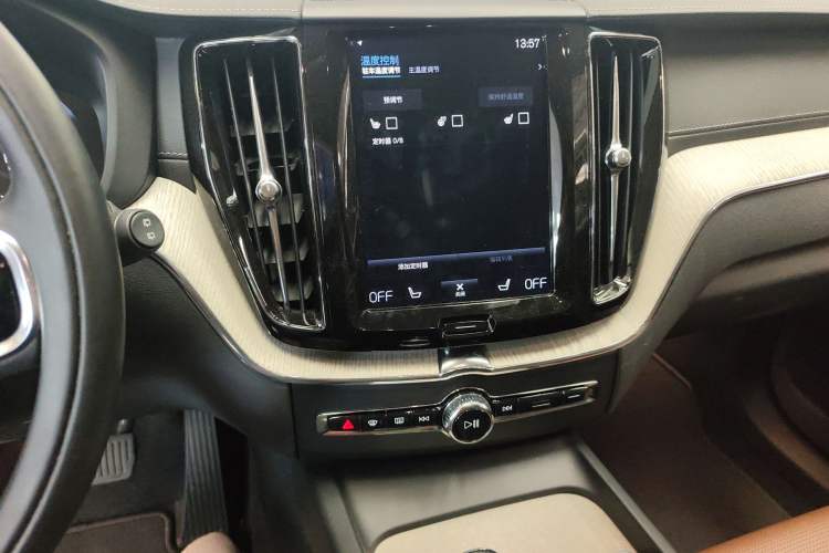 Used Volvo XC60 New Energy 2019 T8 E-Drive Hybrid Prestige Luxury Version China V Standard Audio And AC Panel