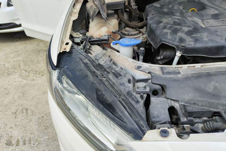 Used Ford Mondeo 2013 2.0L GTDi 200 Luxury Model Right Front Headlight