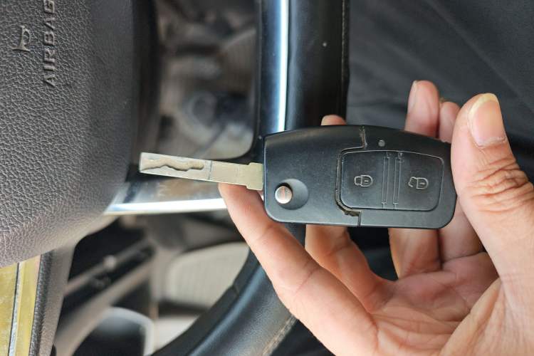 Used JMC Fushun 2022 2.0T Manual Multi-Function Passenger Vehicle Short Wheelbase Mid-Height Roof 6-Seater Vehicle Key