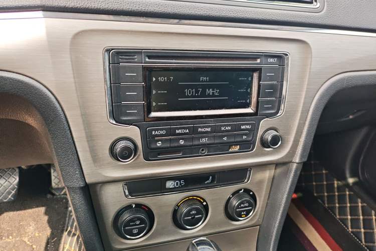 Used Volkswagen Lavida 2013 Revised Version 1.6L Automatic Luxury Edition
