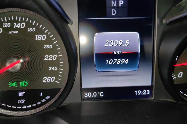 Used Mercedes-Benz C-Class 2017 Facelift C 200 L Sport Edition Odometer Close Up