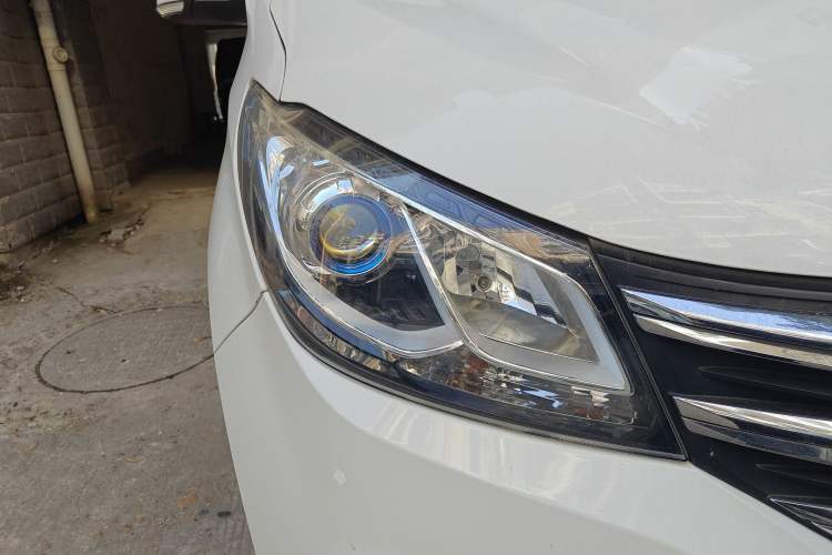 Used SAIC MAXUS G10 2021 2.0T Automatic Smart Edition Gasoline 7-Seater Right Front Headlight