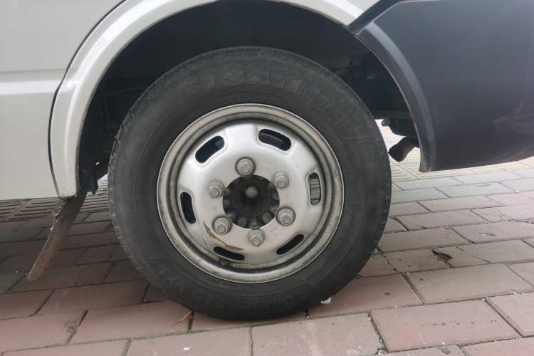 Used Iveco Daily 2023 2.5T A37M1 Long Wheelbase Mid-Roof Dual-Tire Side-Sliding Doors 5-9 Seats