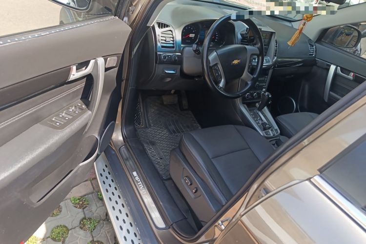 Used Chevrolet Captiva 2015 2.4L 4x4 Flagship Edition 7-Seater Driver Seat