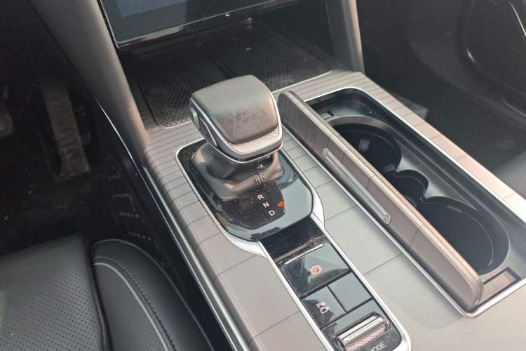 Used Hongqi HS7 PHEV 2024 2.0T PHEV Four-Wheel-Drive Flagship Edition 6 Seats
