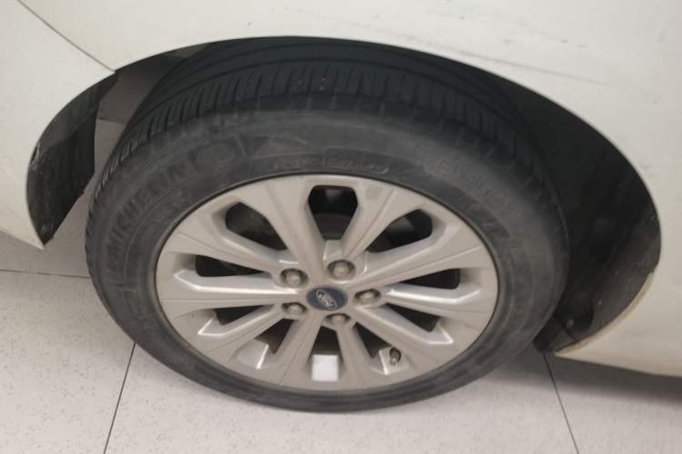 Used Ford Escort 2015 1.5L Automatic Fashion Model