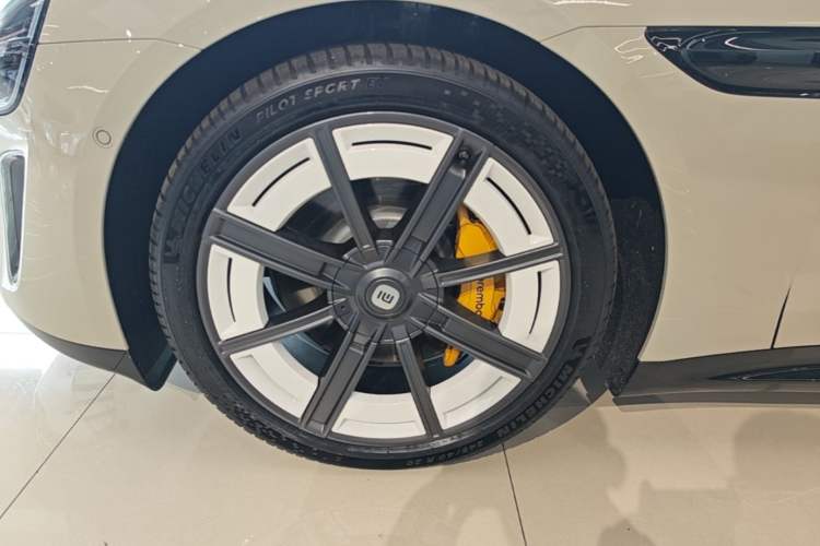 Used Xiaomi Auto SU7 2024 Four-Wheel Drive Ultra-Long Range Advanced Intelligent Driving Max Edition