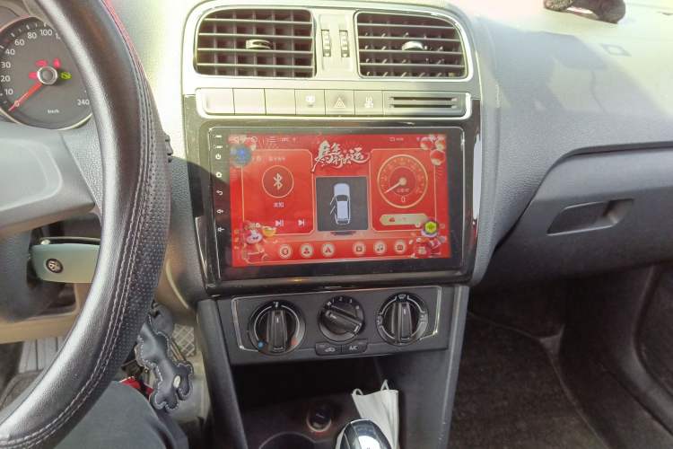 Used Volkswagen Polo 2014 1.6L Automatic Comfort Edition Audio And AC Panel