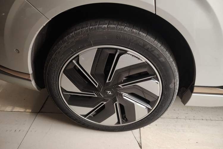 Used Dongfeng eπ eπ008 2024 210Max Range-Extended Version 6 Seats
