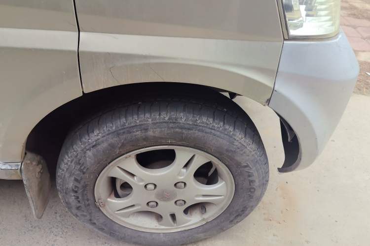 Used Wuling Rongguang 2011 1.2L Standard Version Right Front Wheel Hub