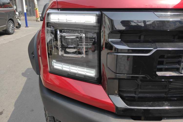 Used JMC DaDao 2023 Fly-Jiang 2.3T Diesel Automatic 4x4 Boundaryless Model Right Front Headlight