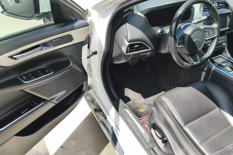 Used Jaguar XEL 2019 2.0T 250 PS Premium Edition Driver Seat