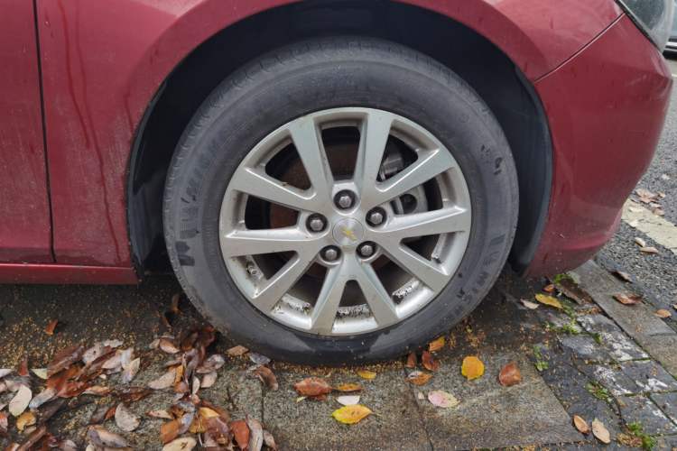 Used Chevrolet Malibu 2014 2.0L Automatic Luxury Edition Right Front Wheel Hub