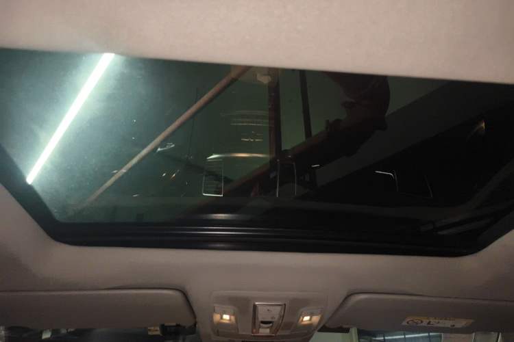 Used Mercedes-Benz M-Class 2014 ML 400 4MATIC Luxury Model Headliner