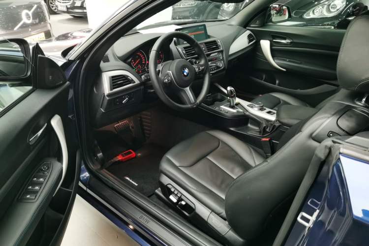 Used BMW 2 Series 2017 220i Convertible Coupe Leading Model
