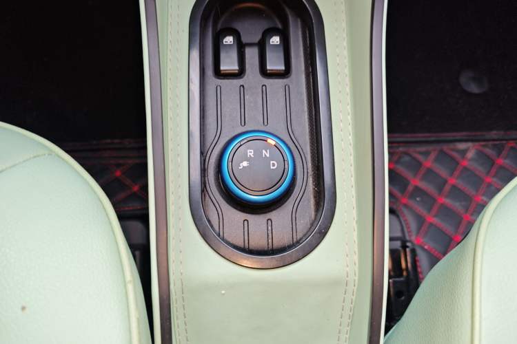 Used Wuling Hongguang MINIEV 2022 Macaron Premium Model – Lithium Iron Phosphate Gear Lever