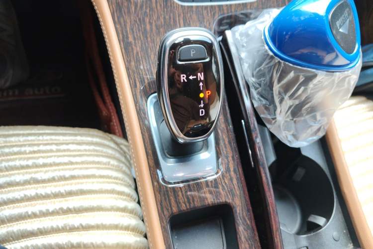 Used Buick LaCrosse 2016 28T Premium Edition Gear Lever