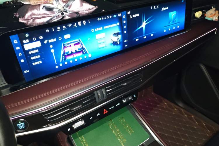 Used Ford Explorer 2023 EcoBoost 285 Four-Wheel Drive Titanium Edition 6 Seats
