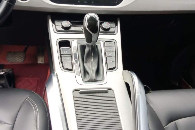 Used Geely Auto Emgrand X7 Sport 2016 1.8TD Automatic Smart Connectivity Version Gear Lever