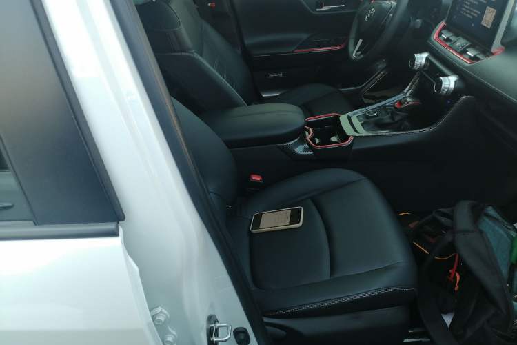 Used Toyota RAV4 2021 Revised Version Dual-Motor Hybrid 2.5L E-CVT 4x4 Elite PLUS Edition Right Front Seat