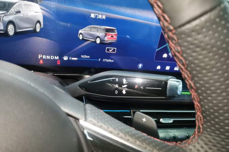 Used Buick Century 2023 2.0T Six-Seater Yinshi Edition Gear Lever