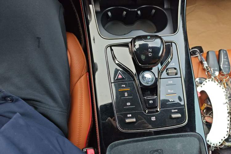 Used BYD Han 2022 EV Genesis Edition 715KM Front-Wheel-Drive Prestige Model
