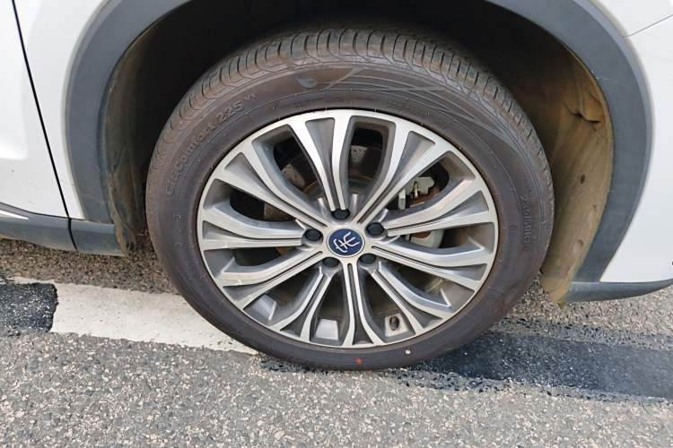 Used BYD Song Pro New Energy 2022 DM-i 110km Flagship Pro Model Right Front Wheel Hub