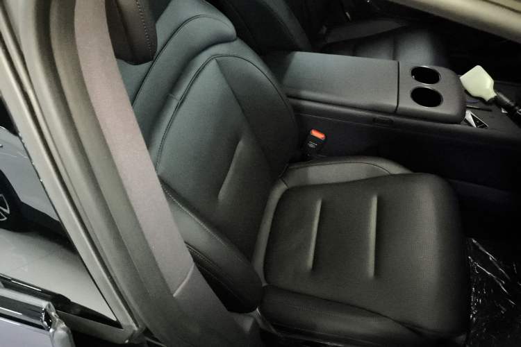 Used Avatr 06 2025 Max Extended-Range Edition
