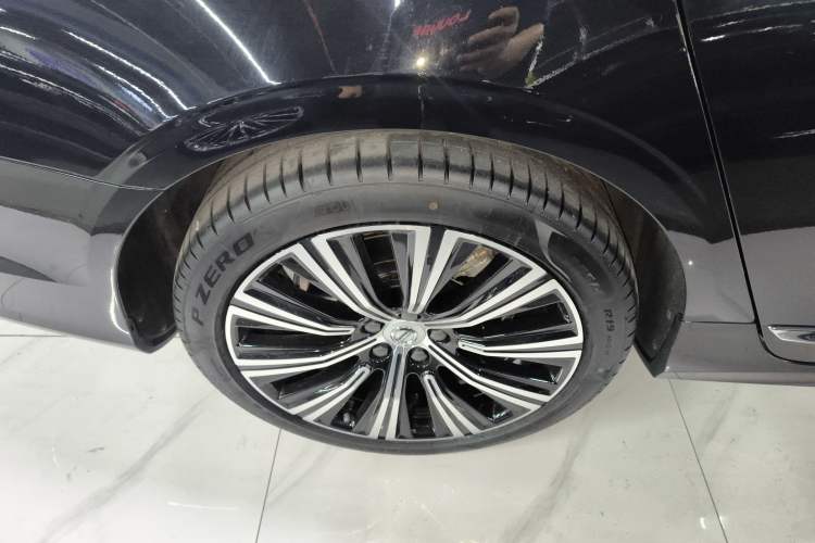 Used Volvo S90 2025 B5 Zhiyuan Luxury Edition Right Rear Wheel Hub