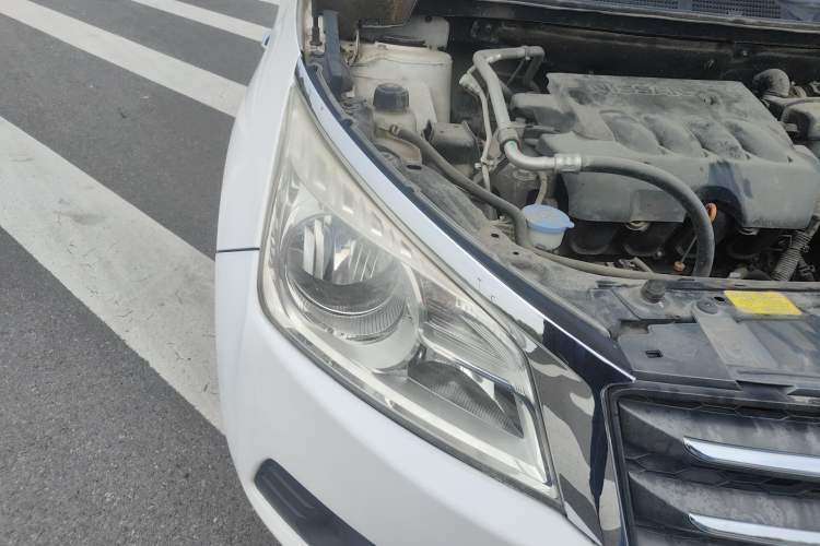 Used Venucia T70 2015 2.0L CVT Smart Choice Edition Right Front Headlight