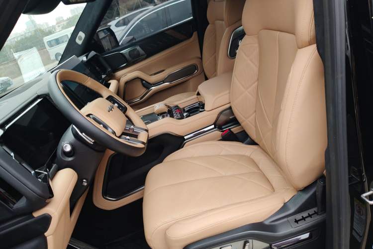 Used Formula Leopard 8 2025 Smart & Bold Luxury Version 7 Seats