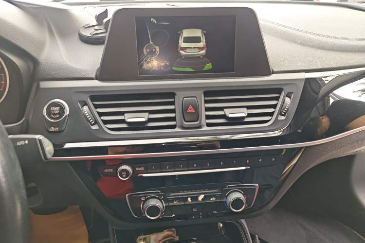 Used BMW 1 Series 2017 118i Sport Edition Audio And AC Panel