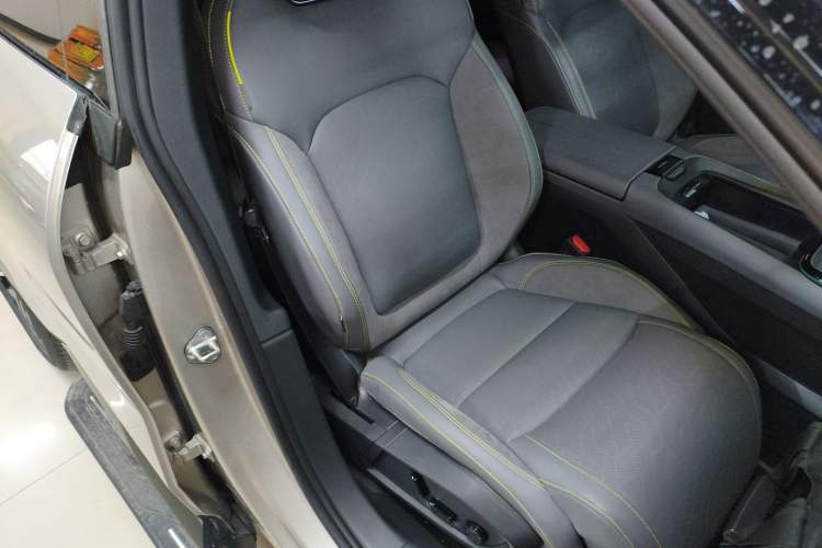 Used Lynk & Co 08 EM-P 2025 245km Ultra-Long Range Halo
