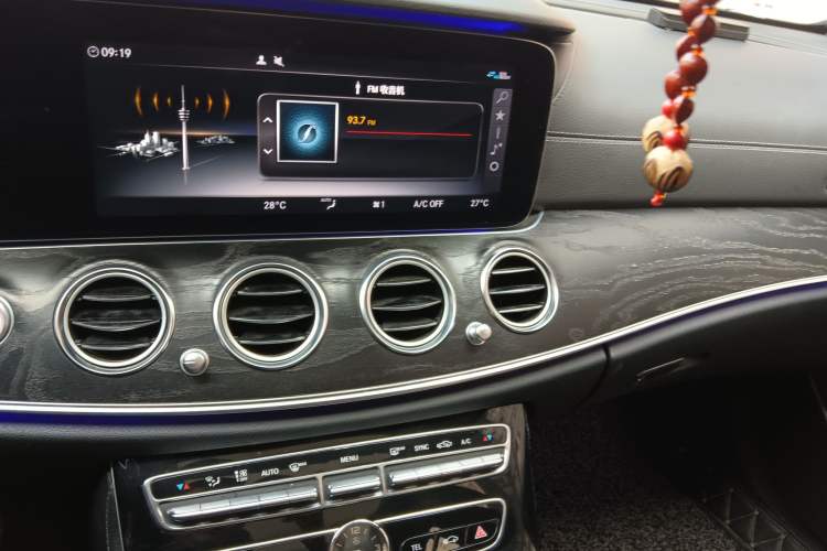 Used Mercedes-Benz E-Class 2016 E 300 L Sporty and Stylish Model
