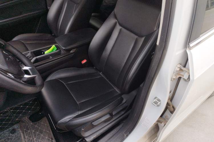 Used Wuling Jiachen 2022 1.5T CVT Smart Luxury Version Left Front Seat